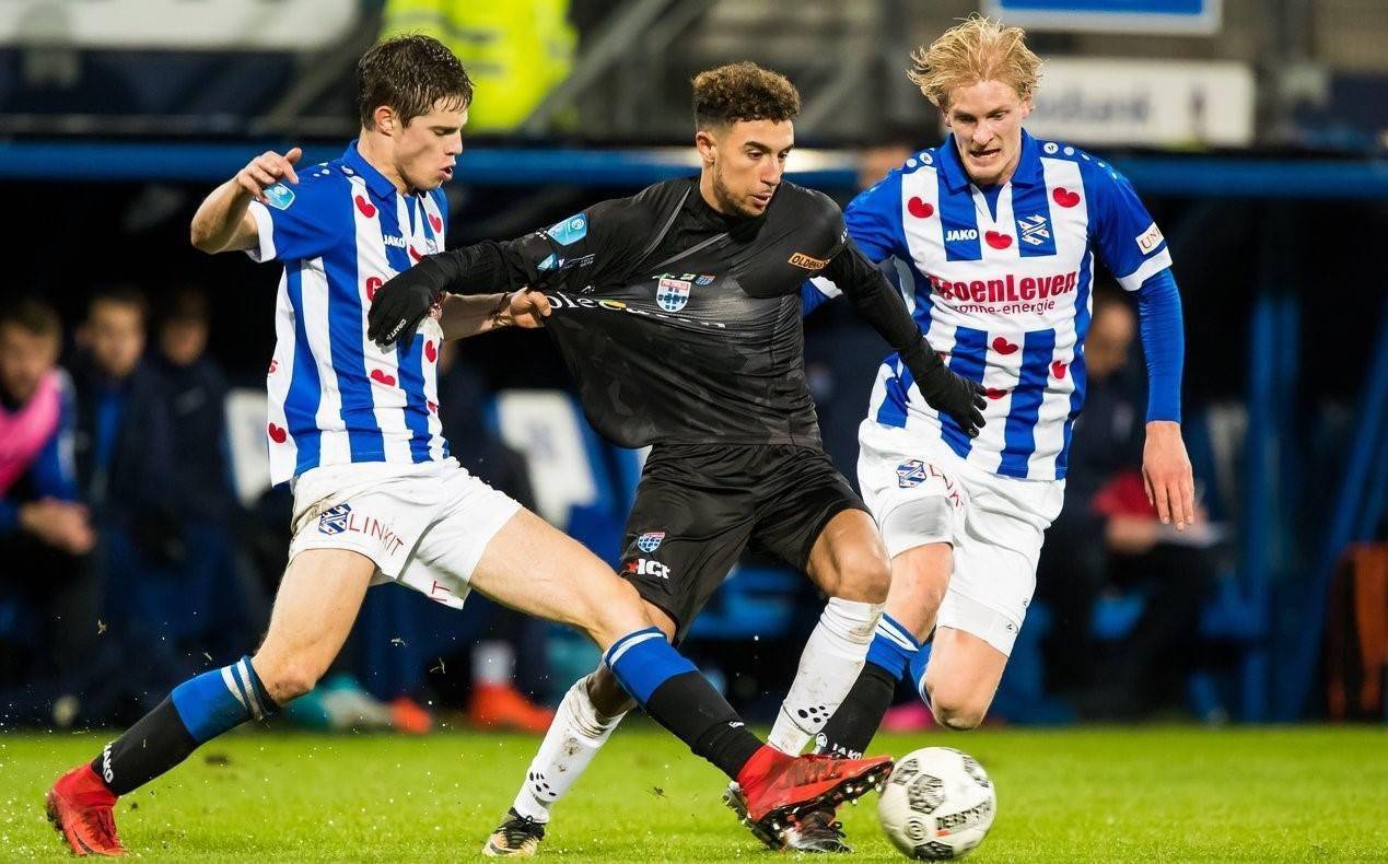 他在球场上 他在球场上